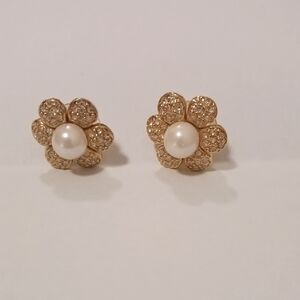 Elegant Gold Flower Earrings with Pearl Center
